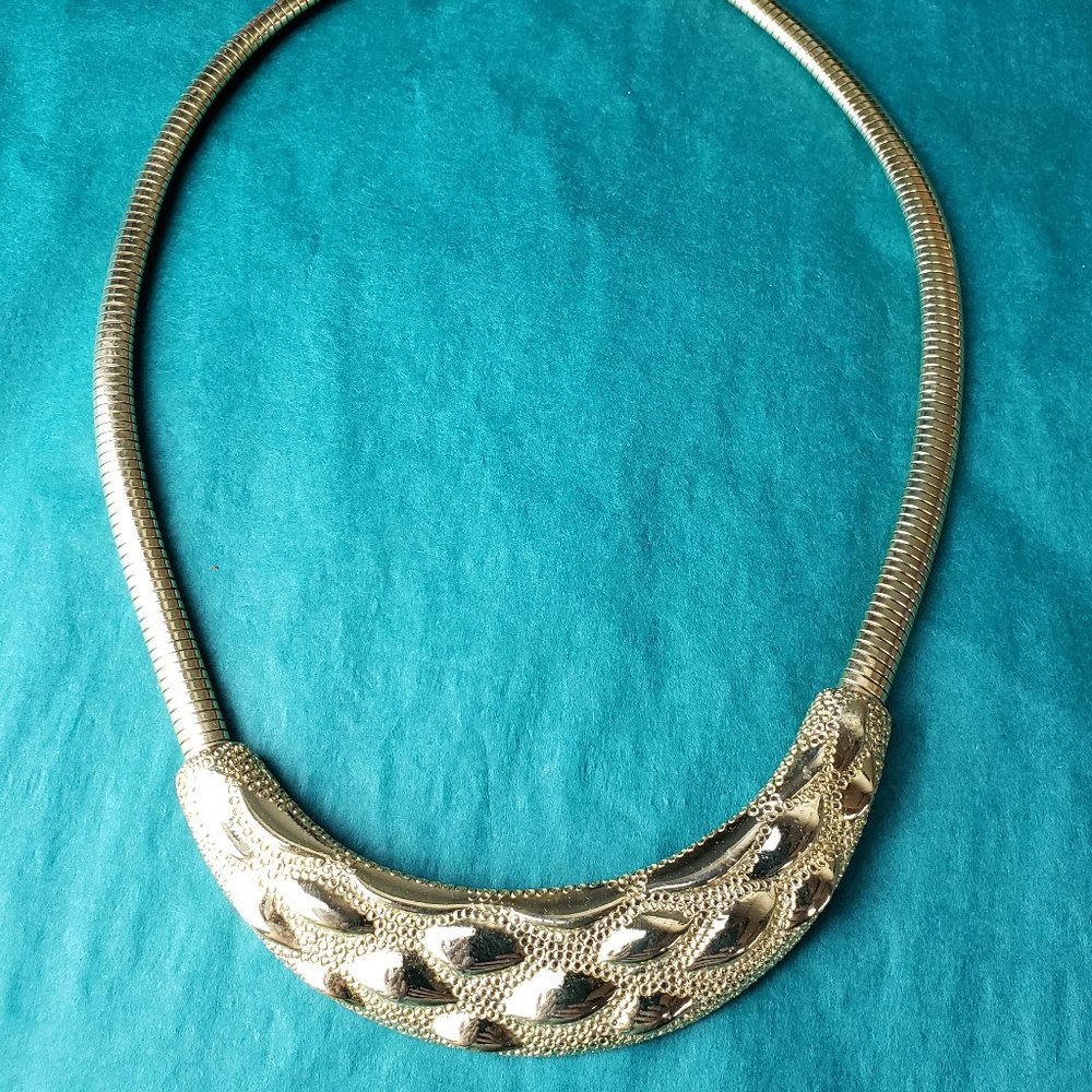2/25$ Vintage Park lane bib texture metal gold tone necklace